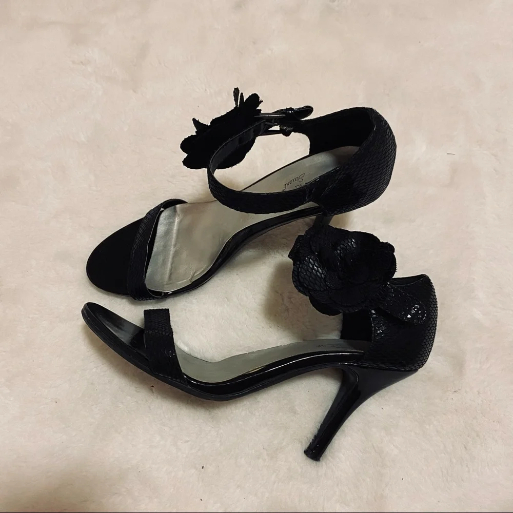 Madeline Stuart Black Flower Heels - Picture 1 of 6